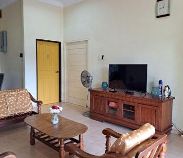 Kampung Bunut Susu House | Megat Homestay