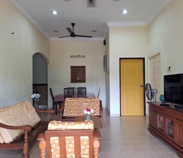 Kampung Bunut Susu House | Megat Homestay