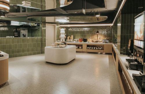 Dongtai Hotel | Mehood Lestie, Dongtai Railway Station