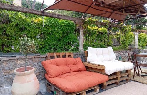 Imperia Apartment | Meine Sonne Riviera Cottage, apartment in historic villa