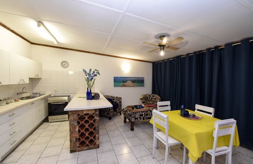 Greater Johannesburg Metropolitan Area Cottage | Mel's Cozy family Cottage