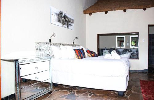 Hammanskraal Cabin | Mela Luxury Game Lodge