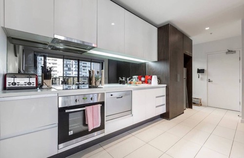 Melbourne Central Business District Apartment | Melbourne CBD Luxury Views*WiFi*Netflix