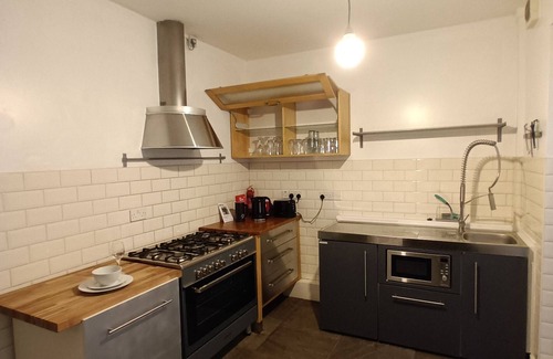 Pembroke Cottage | Melbourne Cottage Situated In The Centre Of Pembroke South Wales