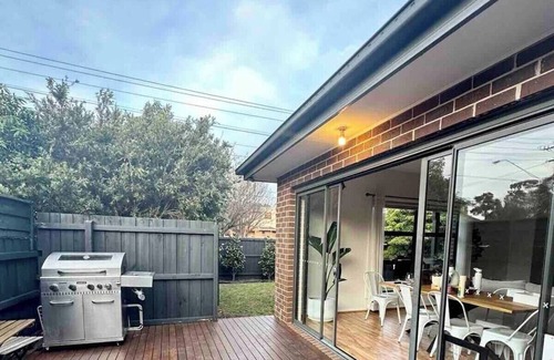 Oak Park House | Melbourne home, close to Airport & Train Station