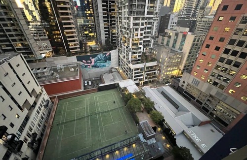 Melbourne Central Business District Apartment | Melbourne Near Southern Cross Station Pool & Gym