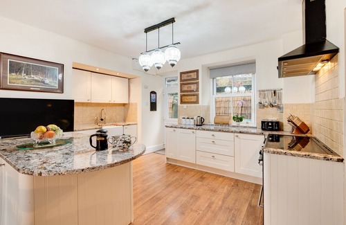 Capel Garmon House | Melin Pandy - Four Bedroom House, Sleeps 10