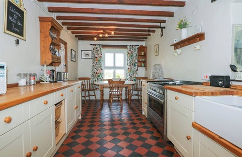 Dulas Cottage | MELIN RHOS FARM, pet friendly, country holiday cottage in Moelfre