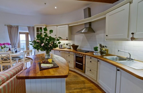 Bodorgan Apartment | Melin Y Bont - a dog that sleeps 6 guests in 3 bedrooms