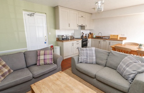 Penrith Cottage | MELLFELL COTTAGE, pet friendly, with open fire in Watermillock