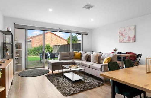 Plympton House | Mellow&Modernized Townhouse-3Beds-Quiet-Anzac Hwy