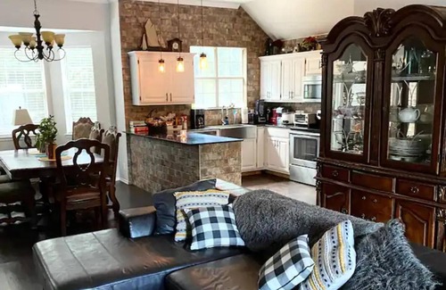 Edmond Other | MeMe's B&B in the Forest- Pool and Spa!