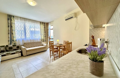 Chaika Apartment | MENADA * Sunny Sea * Cozy studio
