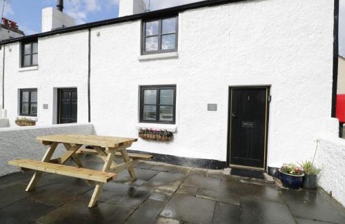 Brynsiencyn House | Menai Cottage