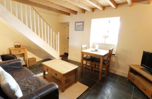 Brynsiencyn House | Menai Cottage