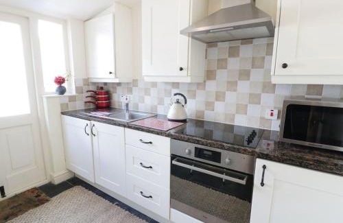 Brynsiencyn House | Menai Cottage
