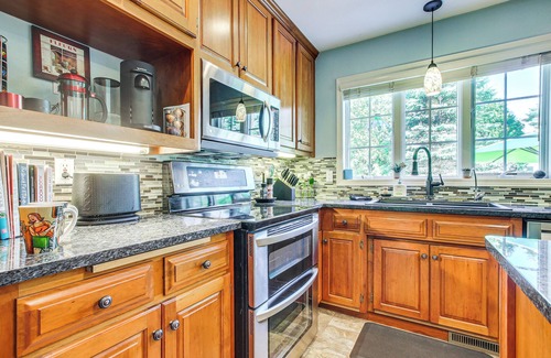Butte Des Morts House | Menasha Home w/Patio - Walking Distance to Lake!