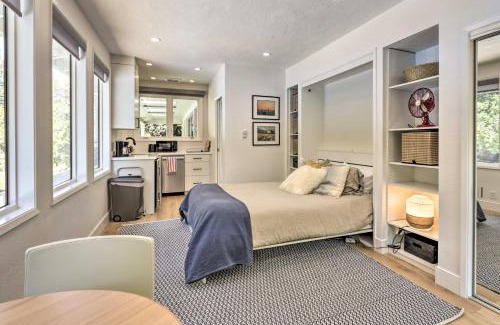 Linfield Oaks Apartment | Menlo Park Studio about 2 Mi to Stanford University