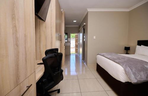 Hatfield Apartment | Menlyn Maine Spacious Cottage