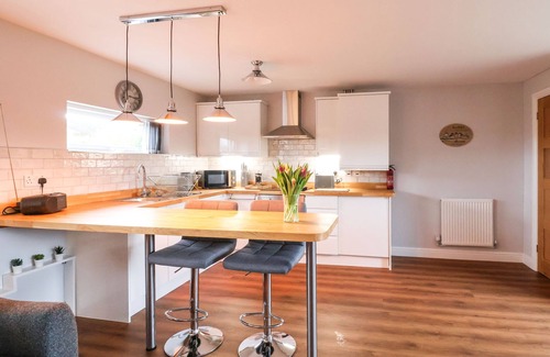 Hoylake Cottage | MEOLS HOLIDAY LODGE, romantic, country holiday cottage in Meols