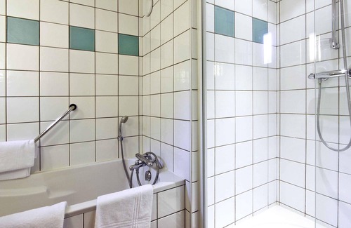 Luxeuil-les-Bains Hotel | Mercure Luxeuil les Bains Hexagone