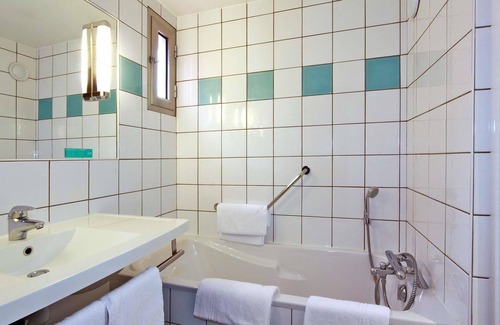 Luxeuil-les-Bains Hotel | Mercure Luxeuil les Bains Hexagone
