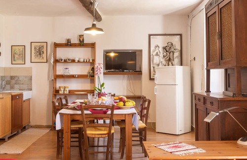 Regoledo House | Meri (VNA225) by Interhome