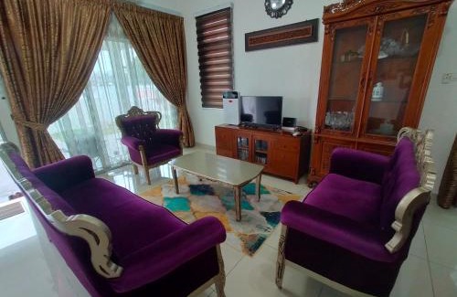 Bukit Beruntung House | MeRiz Islamic Homestay, Bukit Beruntung
