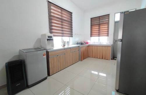 Bukit Beruntung House | MeRiz Islamic Homestay, Bukit Beruntung