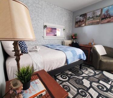 Winnipeg House | Merj's Guest House in Wolesly