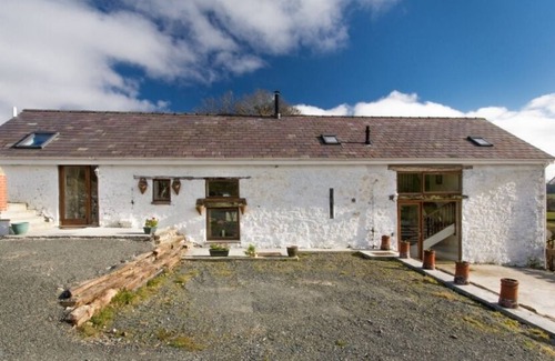 Llandovery House | Merlin Cottages: 4* High Barn, Games Room, Sleeps 4