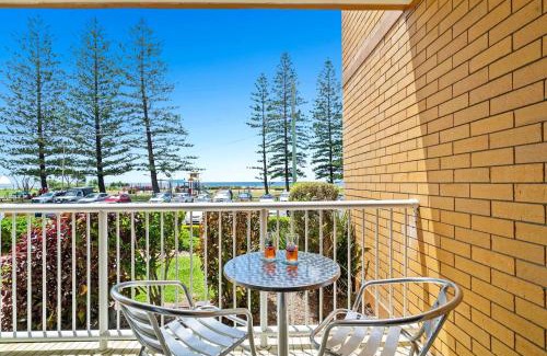 Mermaid Beach Apartment | Mermaid Beachfront Retreat - Moments from Top Dining