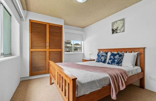 Mermaid Beach Apartment | Mermaid Beachfront Retreat - Moments from Top Dining