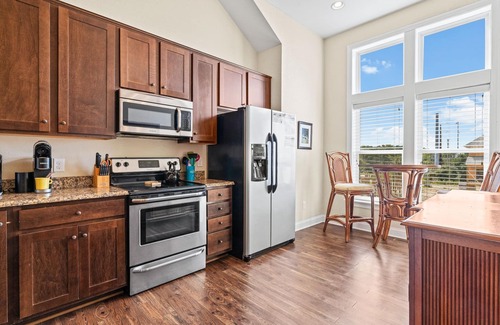 Bermuda Bay House | Mermaid Manor at Cambridge Cove 2 Bedroom Deluxe Townhome. Bermuda Bay Waterpark & Pool