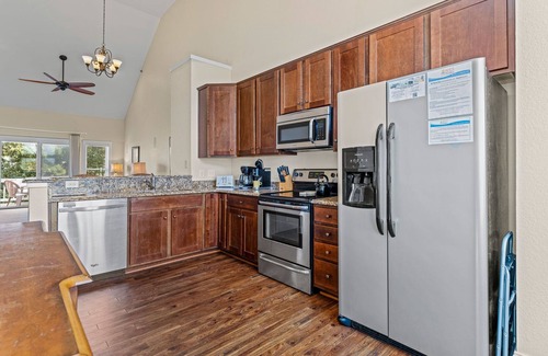 Bermuda Bay House | Mermaid Manor at Cambridge Cove 2 Bedroom Deluxe Townhome. Bermuda Bay Waterpark & Pool