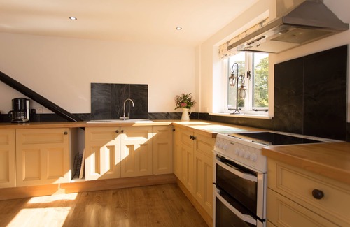 Mayfield House | 'Merrieweathers' with private pub, outdoor pool and tennis court