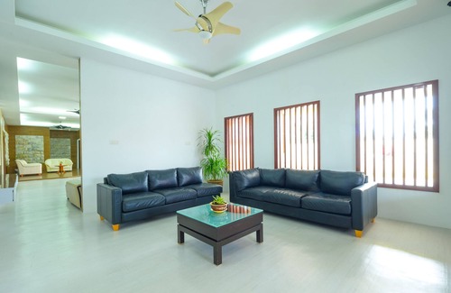 Mersing Hotel | MERSING MAPLE VILLA, NEAR TIOMAN ISLAND JETTY