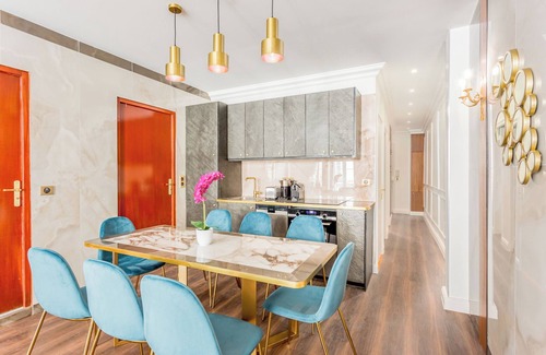 Quartier Sainte-Avoye Apartment | Merveil Luxury Suites - Marais - Martin I-II