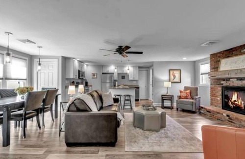 Clarence Apartment | Meticulous Main St. Ranch 2 Bedroom Luxury Apt. Rear Unit