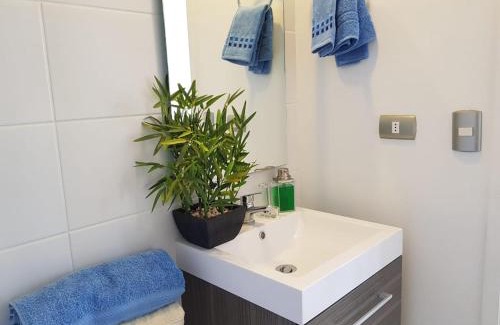 Las Rejas Apartment | Metro Ecuador Linea 1, Parking por pagar