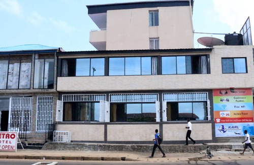 Freetown Cabin | Metro Hotel & Lounge