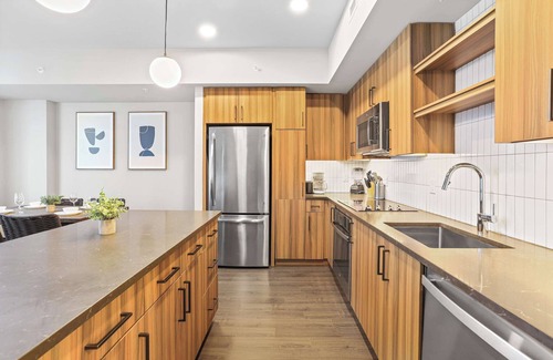 Clarendon Apartment | Metro-Side Modern Comfort