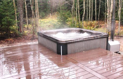 Kuusalu Parish Apartment | Metsamajake Hubert sauna ja mullivanniga