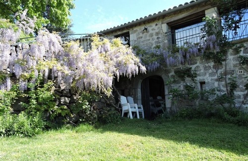 Pourcheres Cottage | Meublé de 4 à 14 personnes. Aire extérieur privée 300 m². Piscine commune.