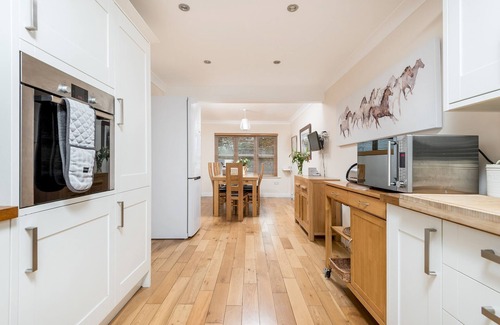 New Forest District Cottage | Mews Hill, 5 bedroom New Forest Holiday Cottage with Glamping Hut