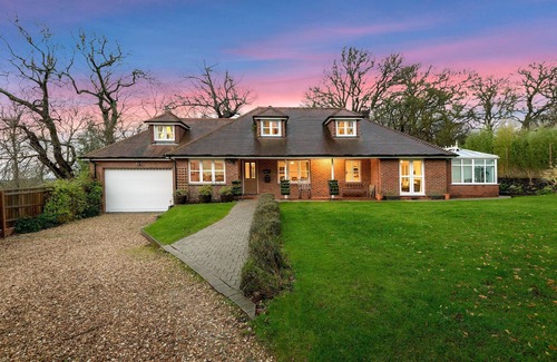 New Forest District Cottage | Mews Hill, 5 bedroom New Forest Holiday Cottage with Glamping Hut