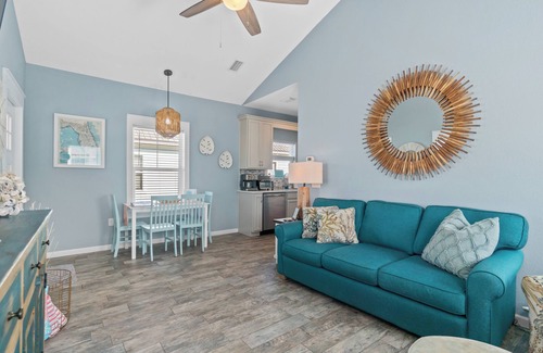 Mexico Beach Business Center Cottage | Mexico Beach | Cottage, Pool & Pet Friendly