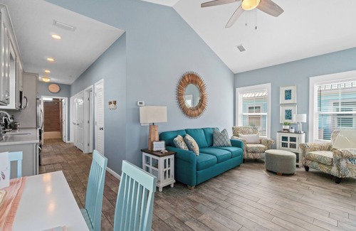 Mexico Beach Business Center Cottage | Mexico Beach | Cottage, Pool & Pet Friendly