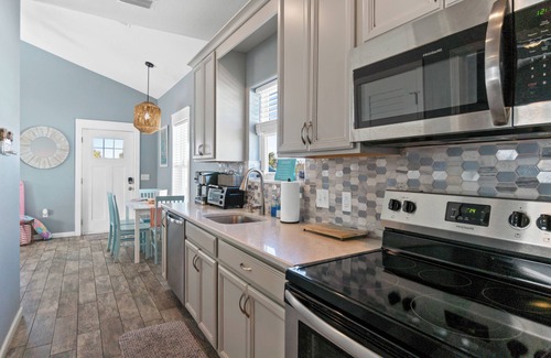 Mexico Beach Business Center Cottage | Mexico Beach | Cottage, Pool & Pet Friendly