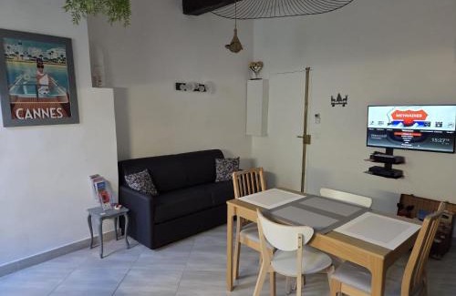 Le Suquet Apartment | Meynadier 66 - Appartement Très Calme avec Cour Privative, Plage, Gare, Palais à 300m